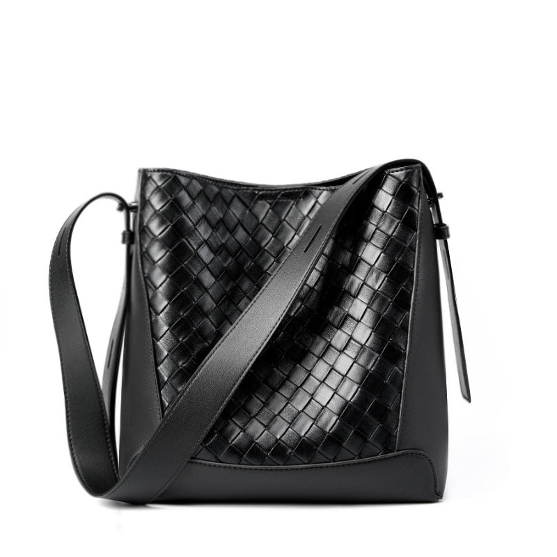 Bolsa Shoulder Feminina em Couro – Design Urbano com Detalhe Trançado