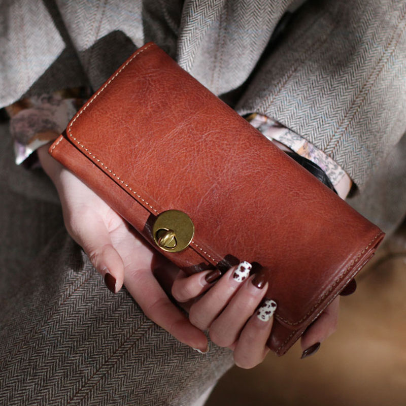 Carteira Feminina Longa em Couro com Fecho Clássico