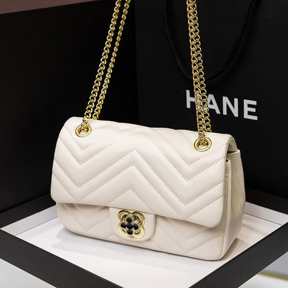 Bolsa Tiracolo de Corrente em Couro com Matelassê Losango