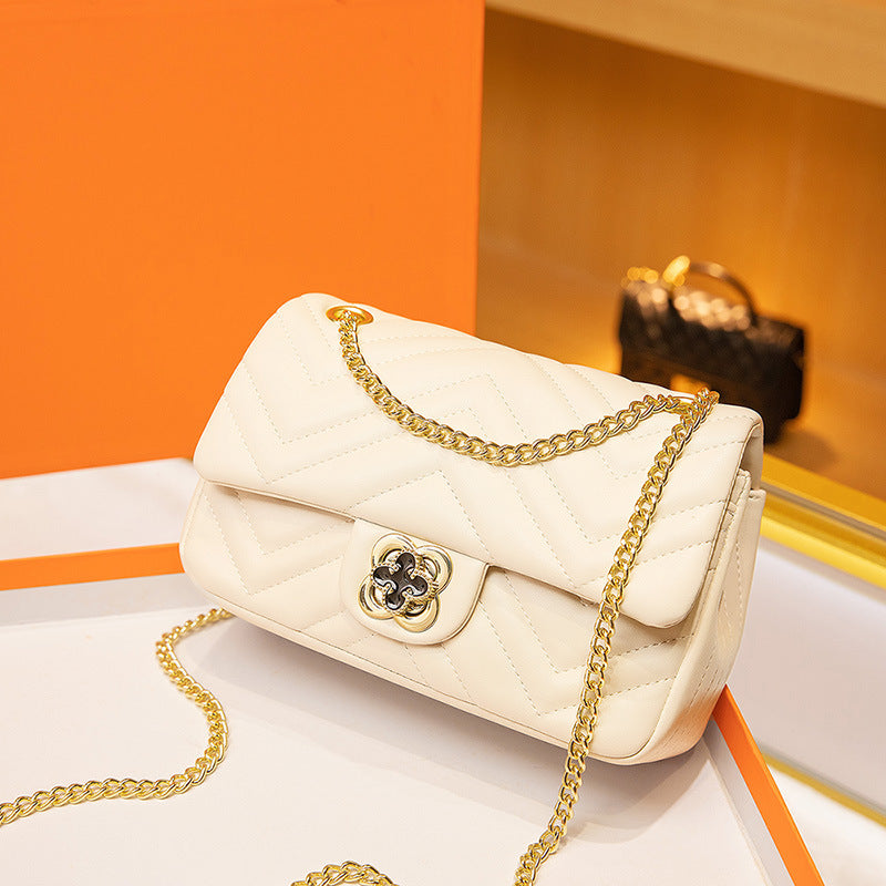 Bolsa Tiracolo de Corrente em Couro com Matelassê Losango