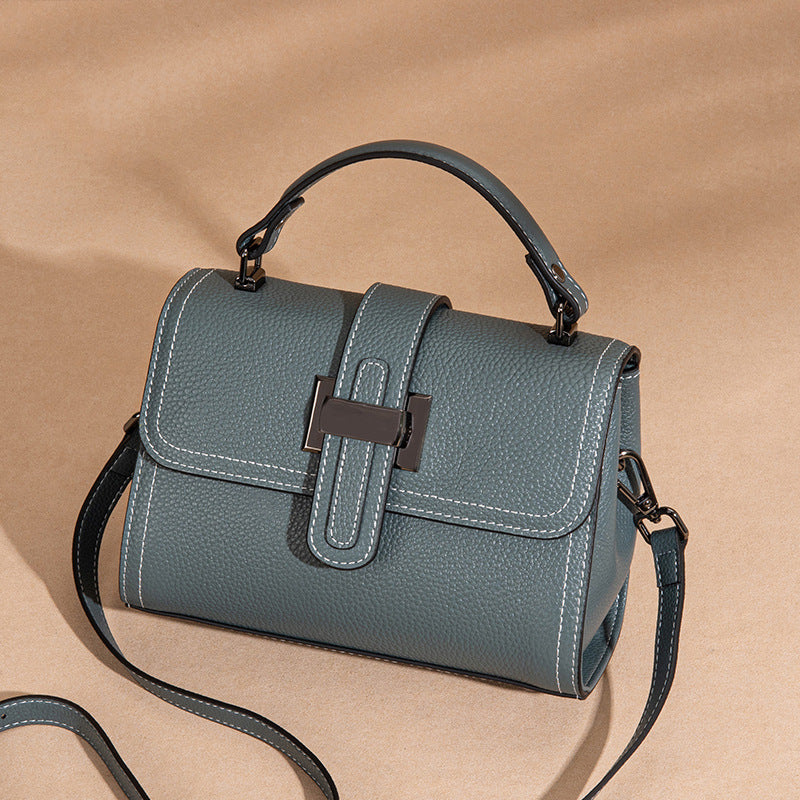 Bolsa Transversal Feminina em Couro – Elegância Versátil e Design Atemporal