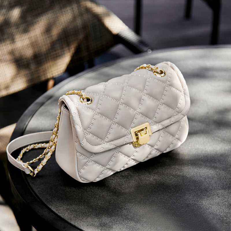 Bolsa Transversal Feminina em Couro Legítimo com Alça de Corrente – Sofisticação em Cada Detalhe